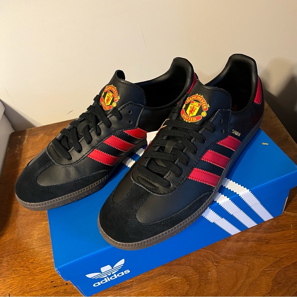 ADIDAS Samba Manchester United Shoes - Picture 9 of 12